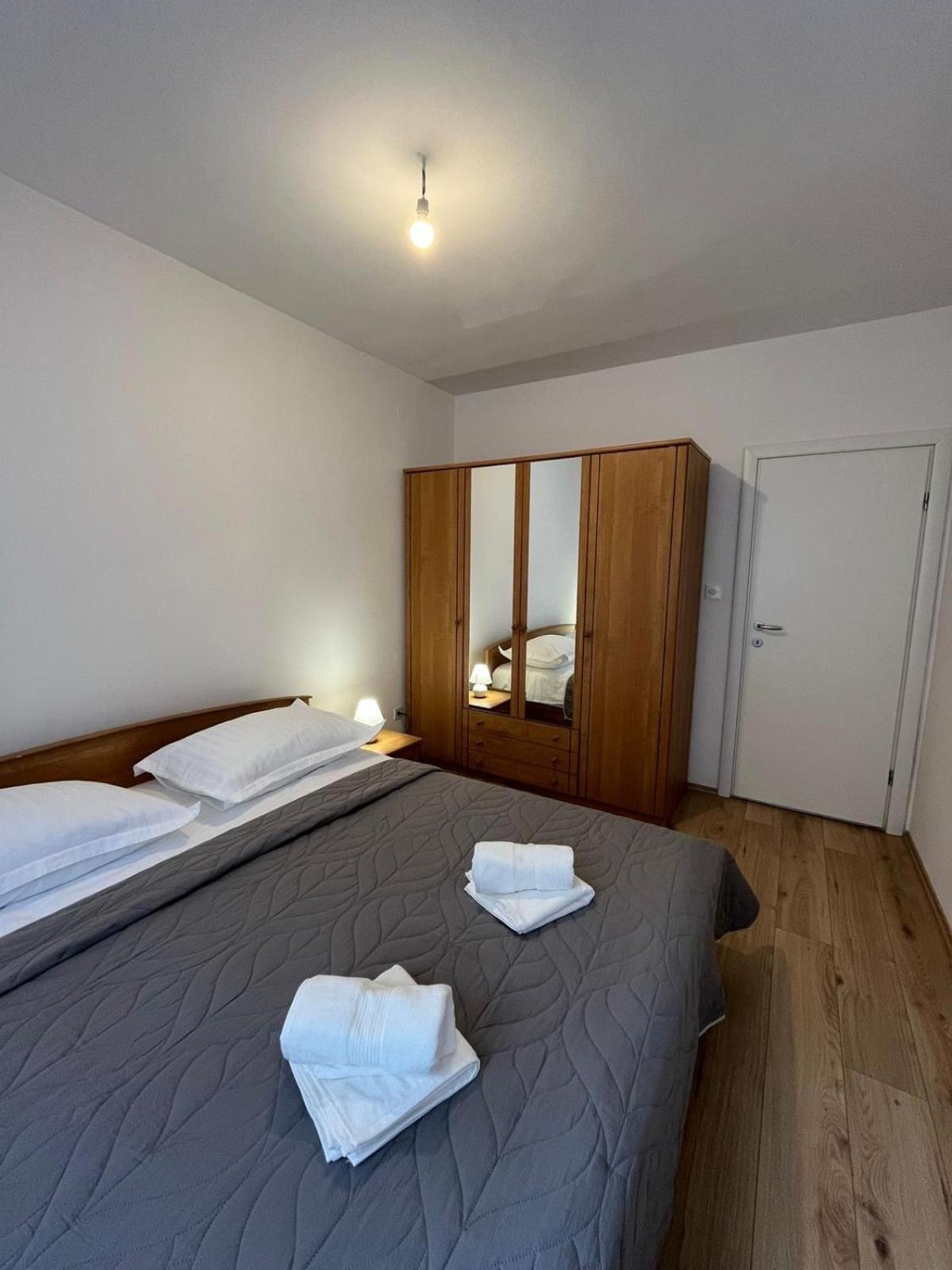 Apartment Ines 오미스 외부 사진