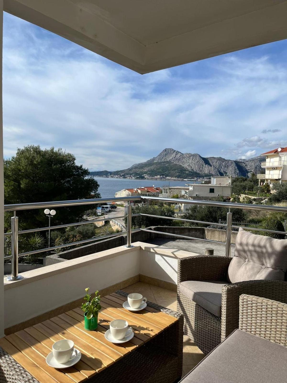 Apartment Ines 오미스 외부 사진