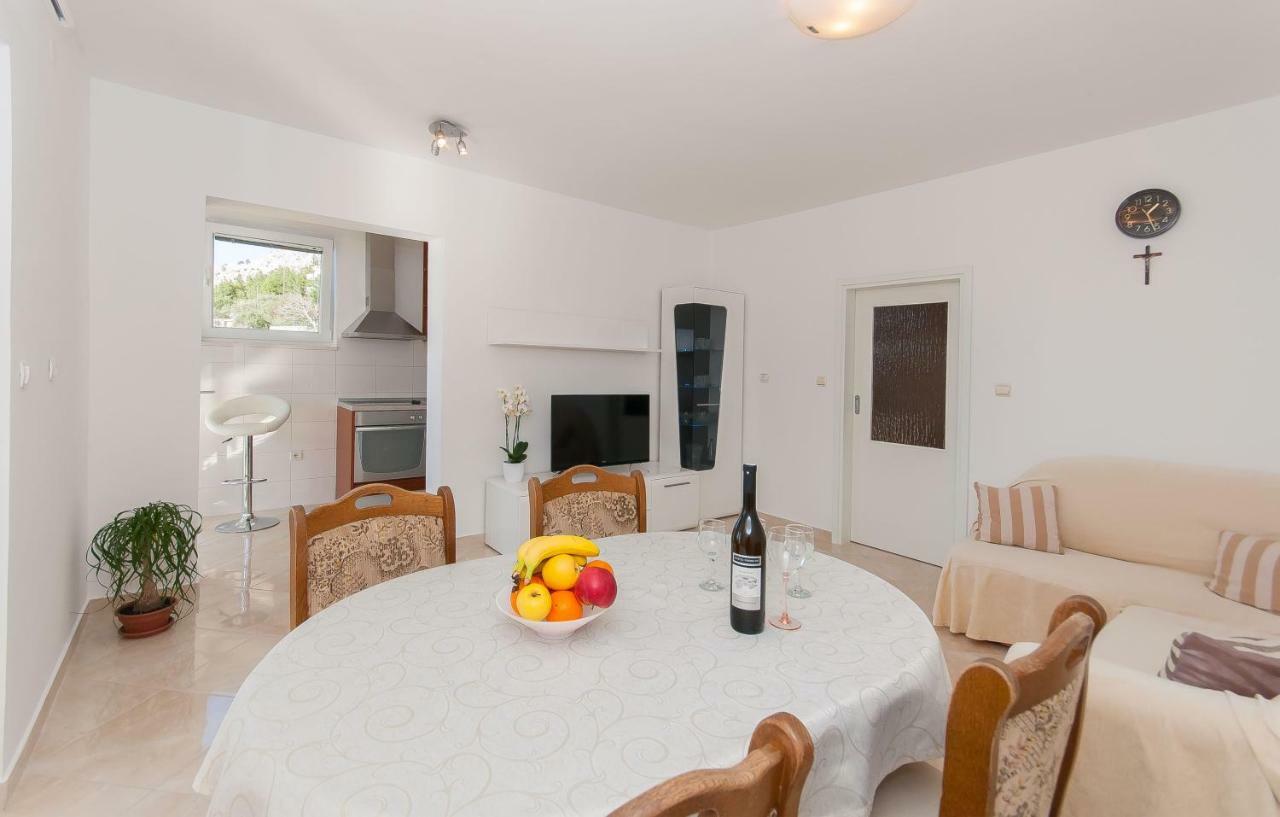 Apartment Ines 오미스 외부 사진