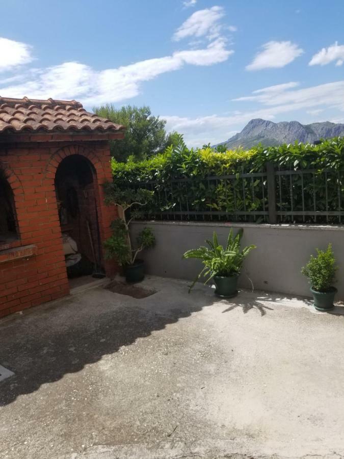 Apartment Ines 오미스 외부 사진