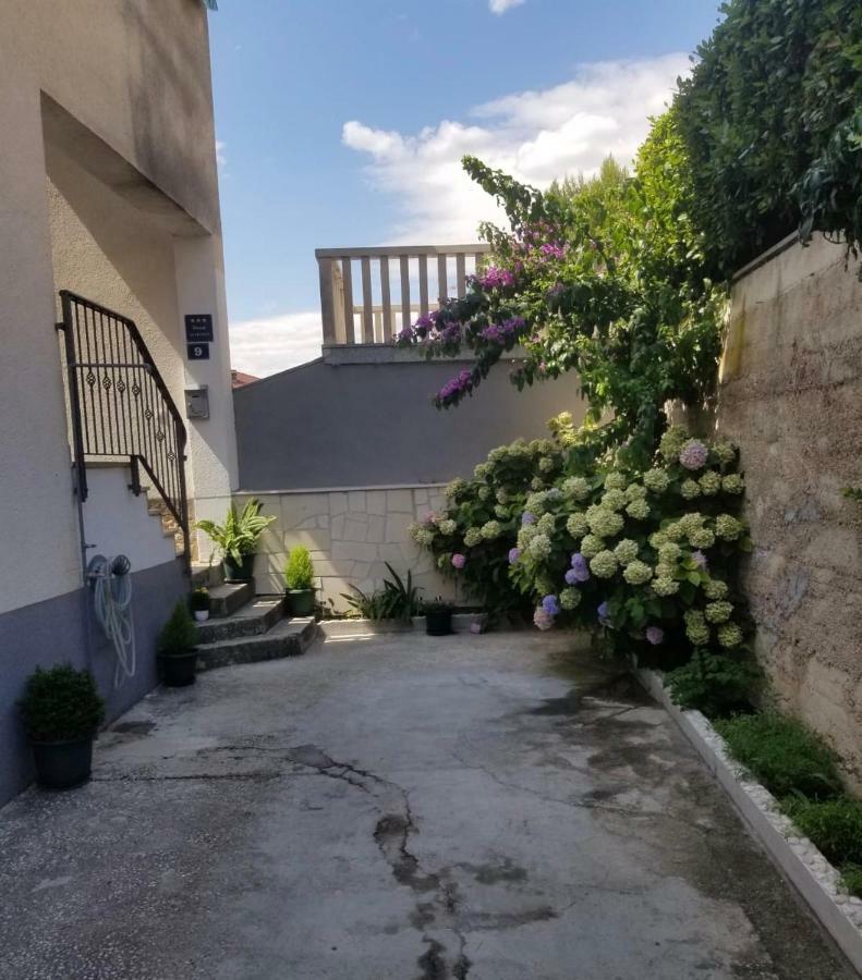 Apartment Ines 오미스 외부 사진